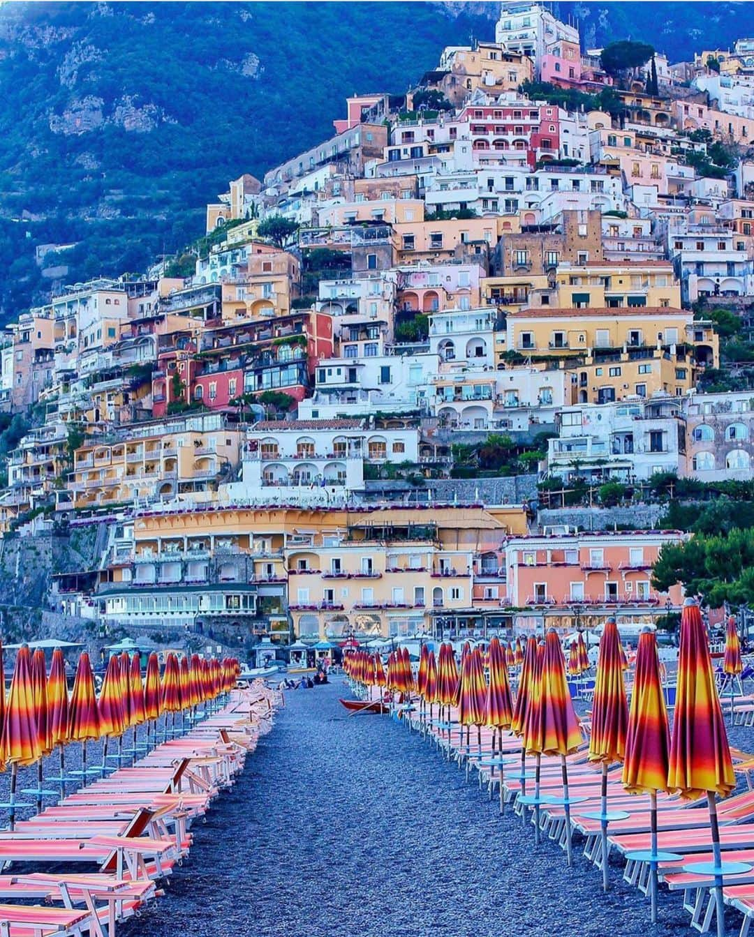 Wonderful Placesさんのインスタグラム写真 - (Wonderful PlacesInstagram)「Positano in Italy is simply gorgeous ✨🌺🌺🌺✨ Tag who you’d go with!!! . Pictures by ✨✨@pinkines✨✨ #wonderful_places for a feature 🌺」1月17日 23時17分 - wonderful_places