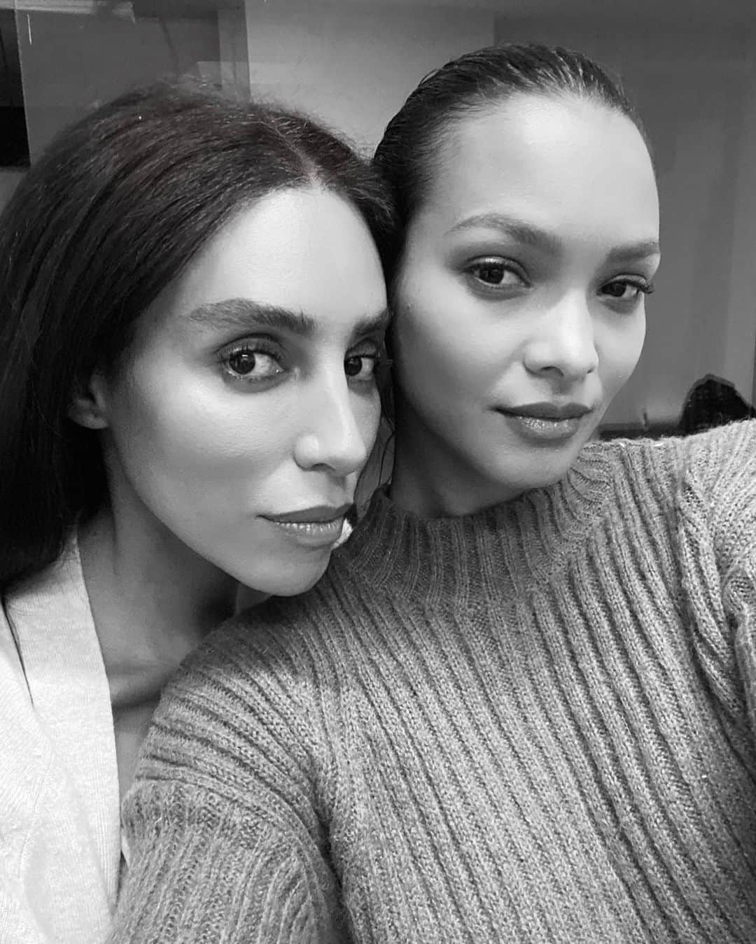 ライス・リベイロさんのインスタグラム写真 - (ライス・リベイロInstagram)「Spend two days working with sis ❤️😍 #SomethingGoodIsComing」1月18日 0時01分 - laisribeiro