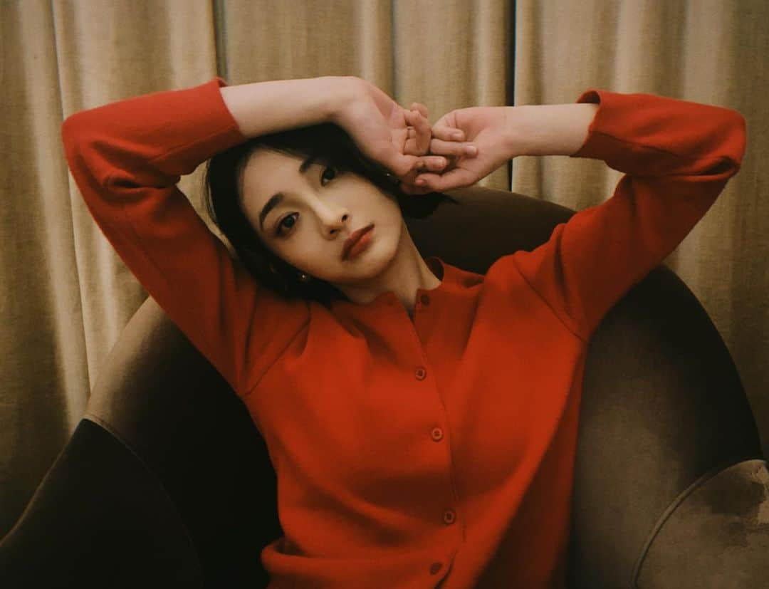 チュ・ギョルギョンさんのインスタグラム写真 - (チュ・ギョルギョンInstagram)「red」1月17日 23時56分 - zhou_jieqiong1216