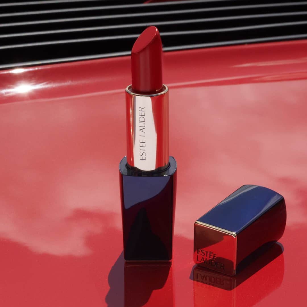 エスティローダーさんのインスタグラム写真 - (エスティローダーInstagram)「License to thrill 💋. This is #PureColorEnvy – a rich, ultra-creamy #lipstick that sculpts, hydrates, intensifies with long-lasting 8-hour wear. #EsteeGlobalAmbassador @KarlieKloss shows us how she transforms her look and her attitude.」1月18日 0時03分 - esteelauder