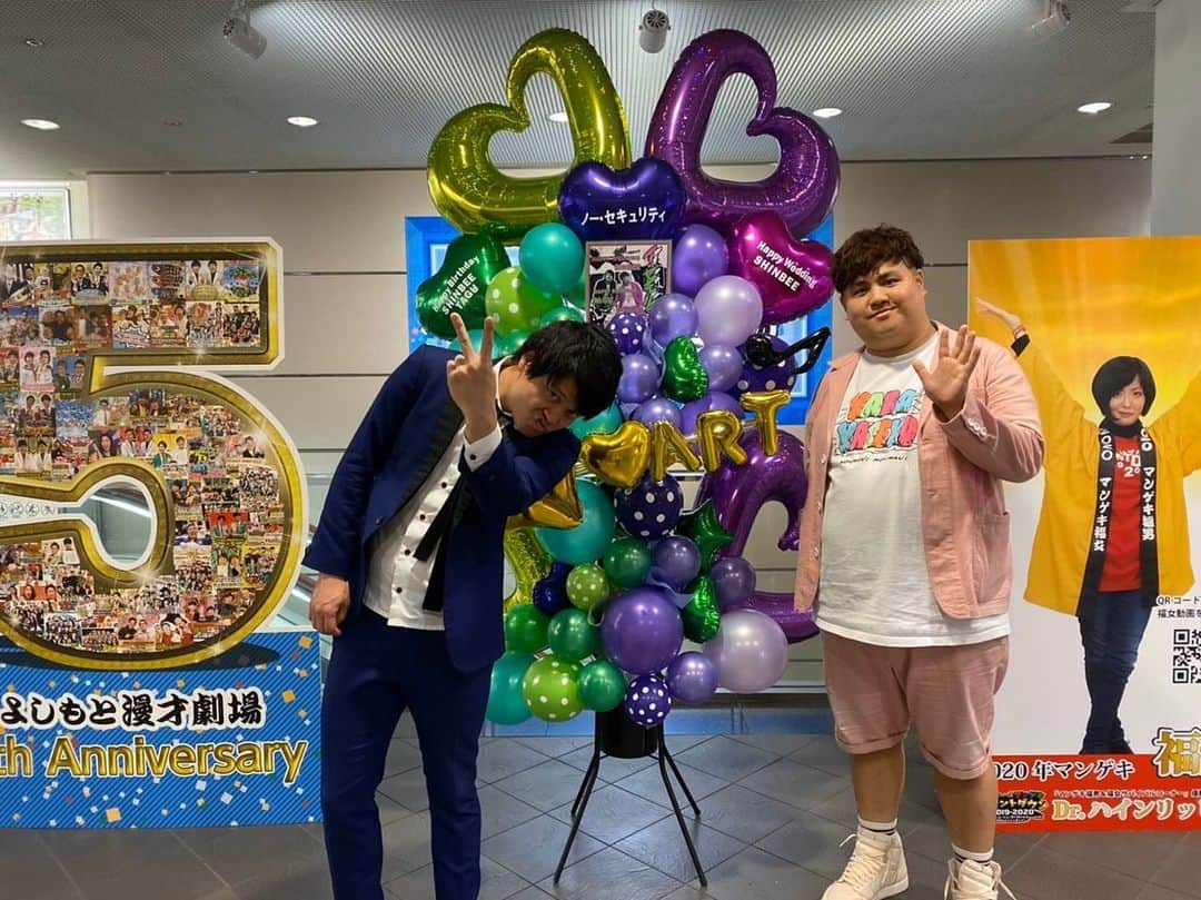 池田真一のインスタグラム：「単独ライブありがとうございました！ 今回も激しいライブとなりました！ 今年はダブルアート絶対にぶちかましますのでついてきてください！ 幸さんも写ってるし縁起よし！ そして今しがた誕生日を迎えました！ プレゼントもたくさんありがとうございます！ 今はたまたまハゲ3人とご飯食べてます。 もっと笑わんかい！」