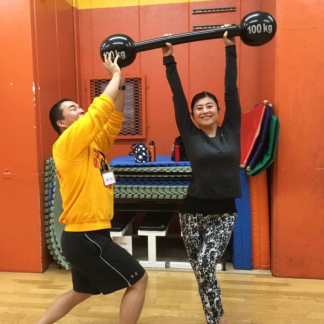間々田佳子のインスタグラム：「サンプレイのアイドル‼️ モリモリトレーナー💕😆 今年のボディビルチャンピオン🇯🇵目指せ‼️ 私のお遊びにも 付き合ってくれる 優しい男の子デス！💕 いつもありがとう😊」