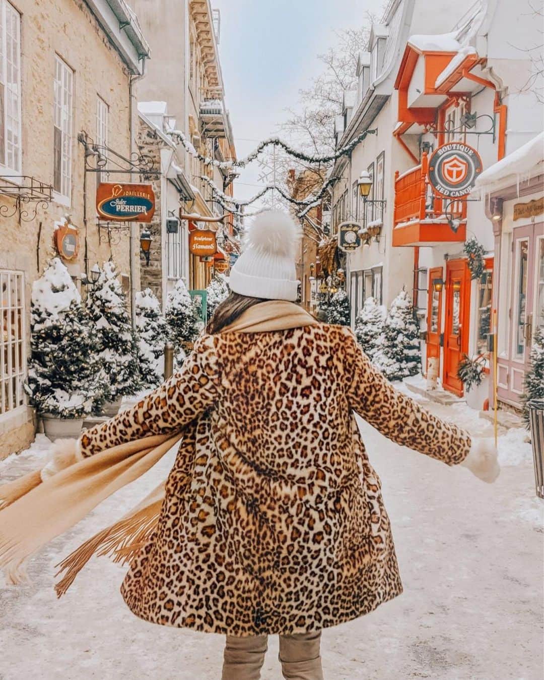 Stephanie Sterjovskiさんのインスタグラム写真 - (Stephanie SterjovskiInstagram)「Who has travel plans on their mind for this year? ✈️ I shared 5 of my top places to visit in 2020 (that I absolutely loved) on the blog this week and the best time to book it. What place have you loved visiting/think others would too? Comment below! 👇 #2020travel 📷: @nealjolly」1月18日 0時45分 - stephsjolly