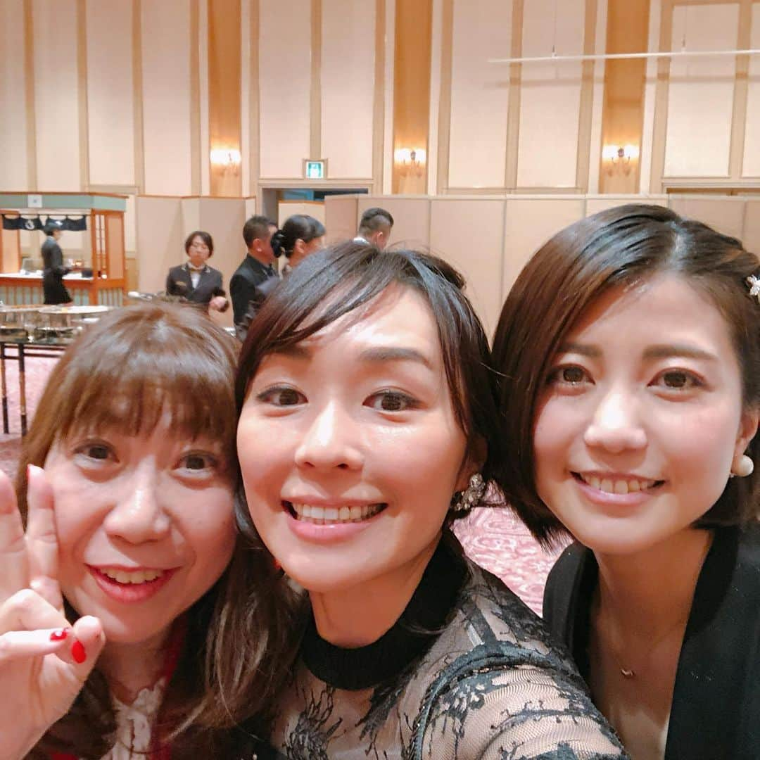 宮川美保のインスタグラム：「先日、青二プロダクションの新年会でした。 いろんな方と写真撮りましたよ！！ 来年も元気に出席するぞー！！」