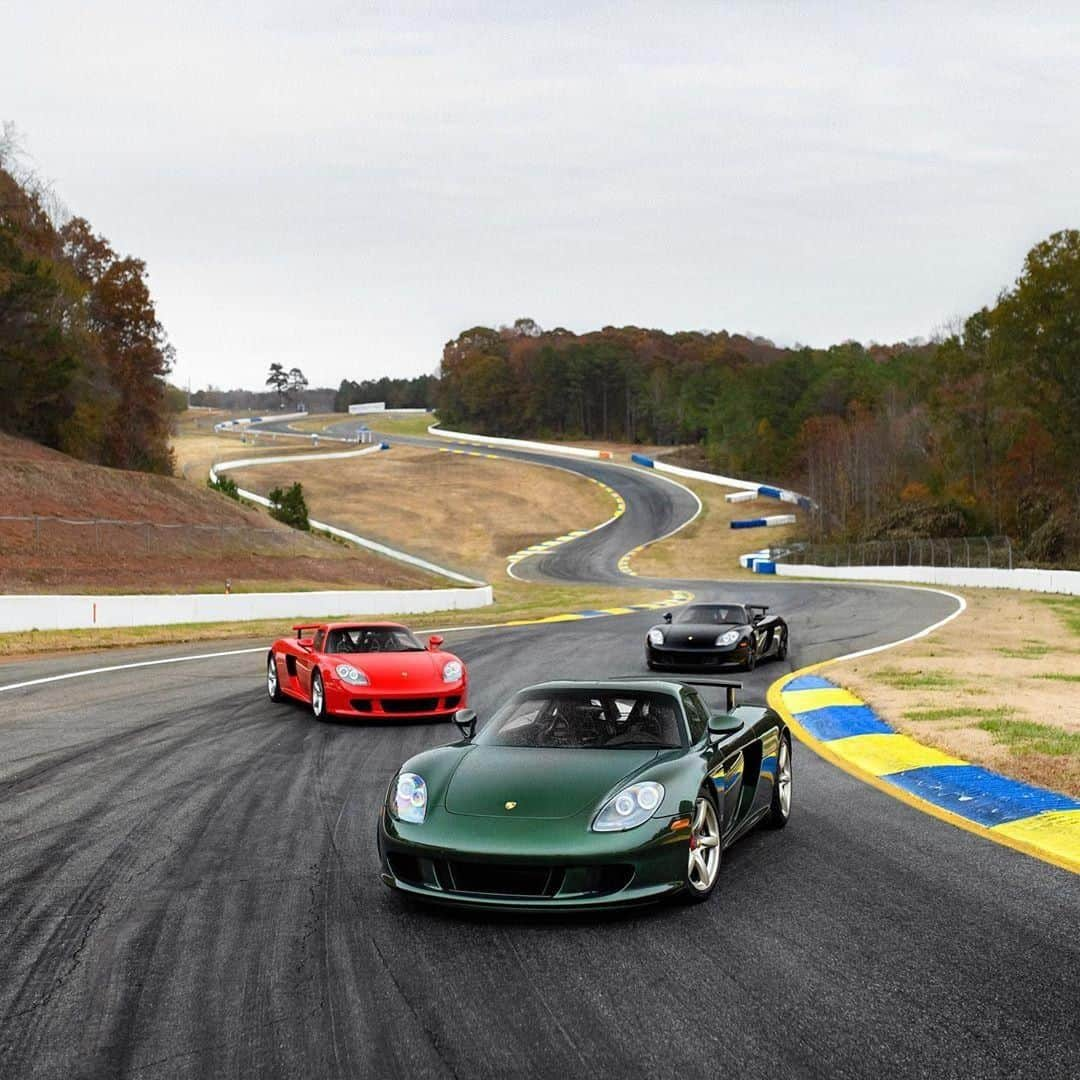 Porscheさんのインスタグラム写真 - (PorscheInstagram)「You wait years to see a Carrera GT, and then three turn up at once. (📸: @winningauto) #Porsche #PorscheMoment #CarreraGT」1月18日 1時00分 - porsche