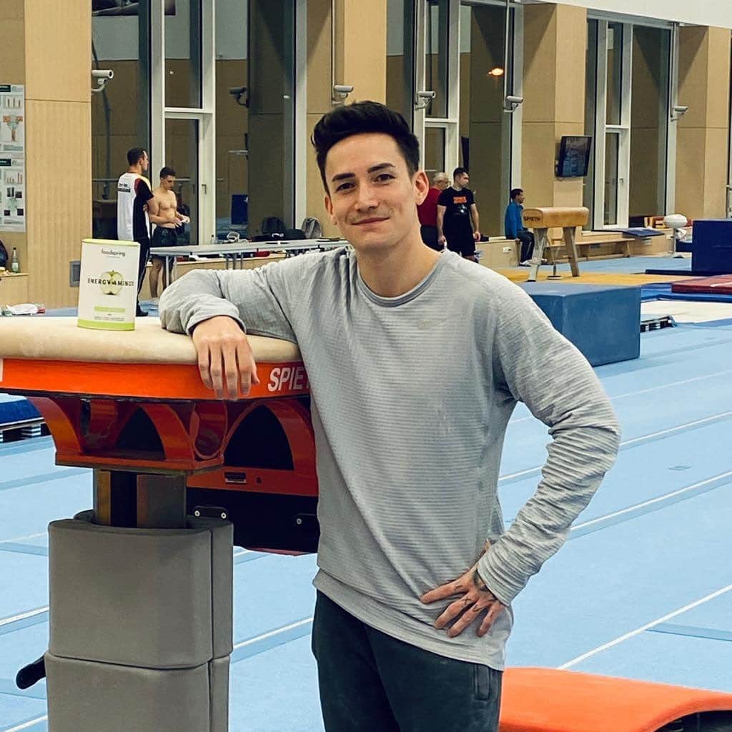 マゼル・ニューエンのインスタグラム：「Always by my side - Energy Aminos @foodspring  #foodspring #foodspringfamily #training #reha #injury #trainingcamp #germany #nationalteam #goforit #gymnastics #themarcelnguyen」