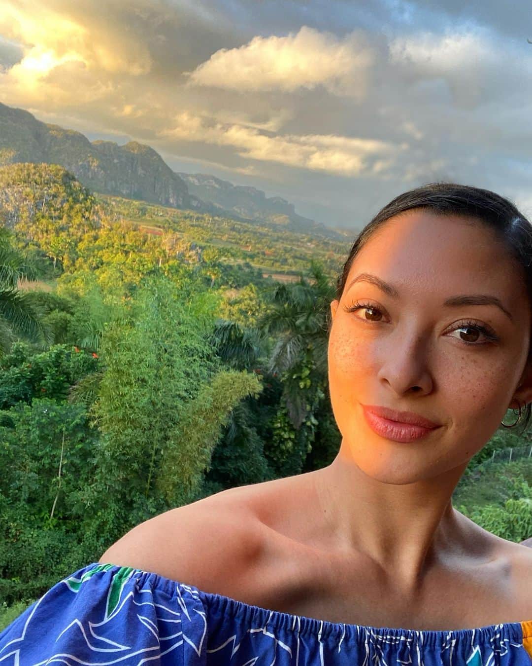 ジョーディン・テイラーのインスタグラム：「Some places feel just a little closer to God. Viñales is one of them. 🇨🇺」