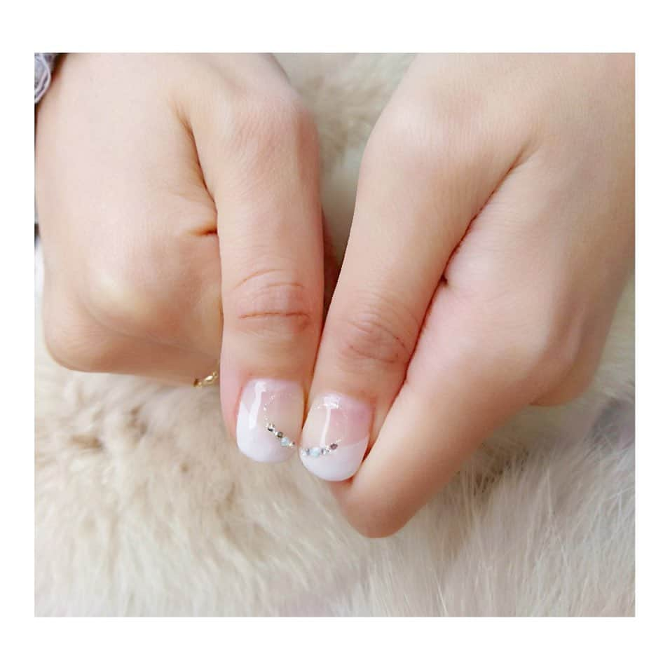 杜野まこさんのインスタグラム写真 - (杜野まこInstagram)「#シンプルネイル #フレンチネイル #nail #ハート #ピクシーネイル  #white #上品ネイル #友達ネイリスト @peridot_nail #北浦和 いつもありがとう❤️」1月18日 1時17分 - makomorino