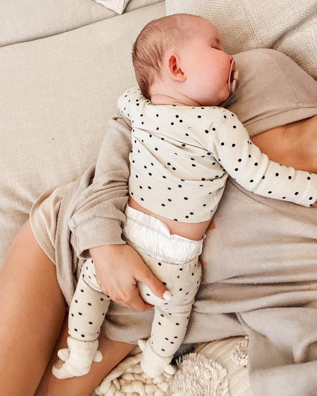 Aspyn Ovard Ferrisさんのインスタグラム写真 - (Aspyn Ovard FerrisInstagram)「She never falls asleep on me anymore so I had to soak in this sweet moment with my 5 month old baby girl 💕」1月18日 1時42分 - aspynovard