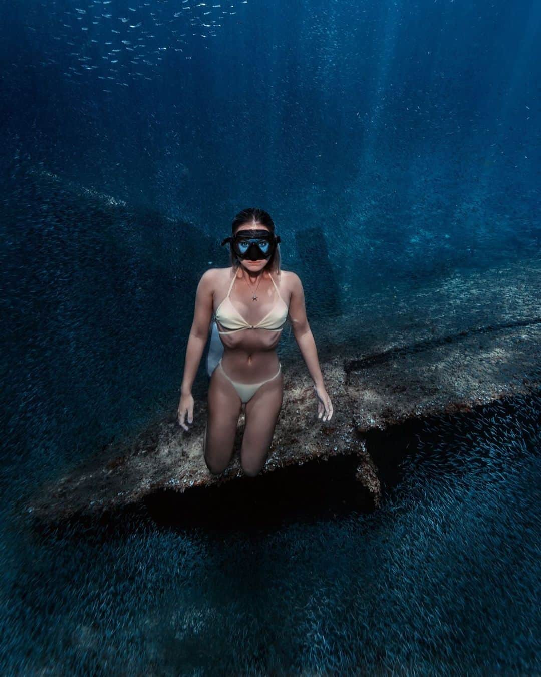 サシャ・カリスのインスタグラム：「Stare down 👁 Searching for monsters in the wreckage 🧜‍♀️🦑🦈🦞💦 📸 @elenakalis」