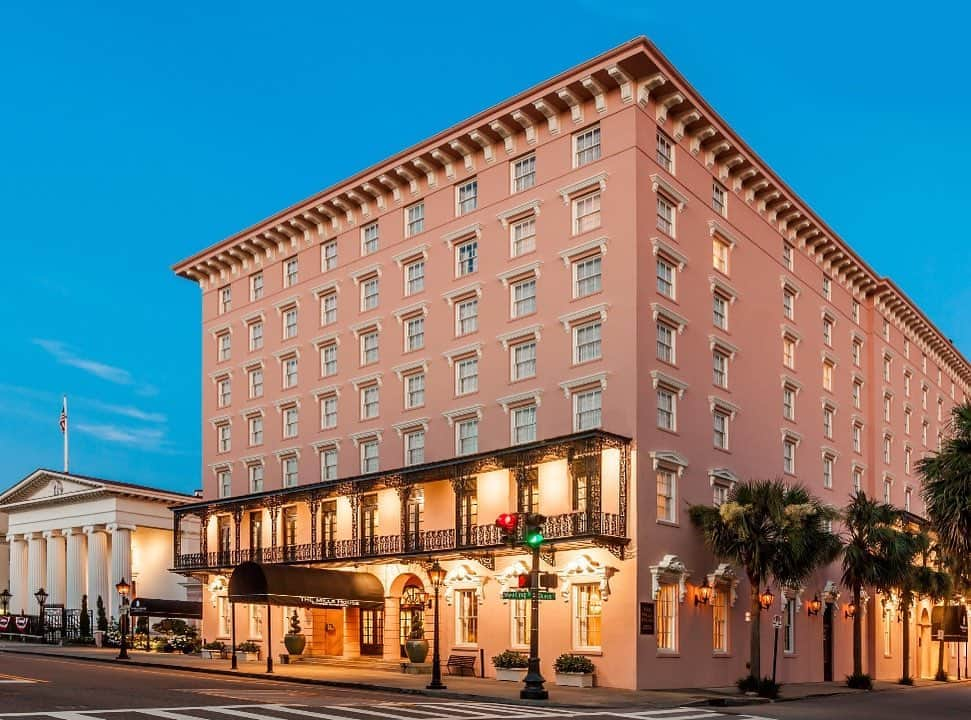 BEAUTIFUL HOTELSさんのインスタグラム写真 - (BEAUTIFUL HOTELSInstagram)「When you want to stand out you stay at THE iconic pink hotel in Charleston! 💕🌴😍 Besides just looking beautiful and having a great location in the heart of Historic Downtown Charleston,  @millshousehotel also offers amazing service and a caring staff 😄 Who are you taking with you to stay here?! Tag them below! (📍: The Mills House Wyndham Grand Hotel - @millshousehotel)」1月18日 2時02分 - beautifulhotels