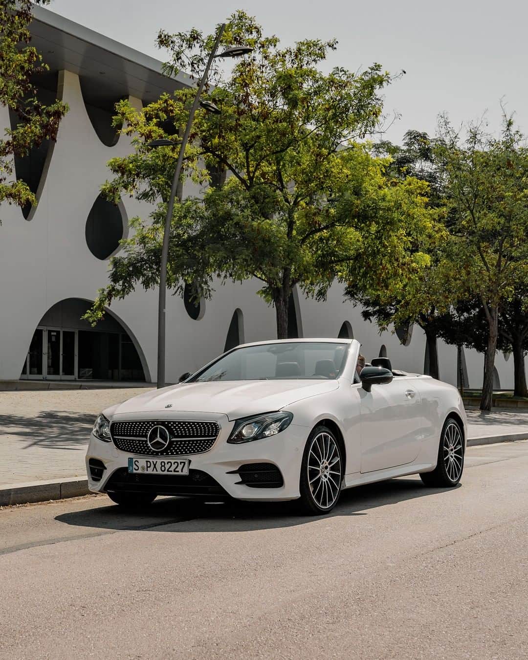 メルセデス・ベンツさんのインスタグラム写真 - (メルセデス・ベンツInstagram)「Space for four and open for luxurious driving pleasure. The Mercedes-Benz E-Class Cabriolet. #Mercedes-Benz #EClass #InstaCar #MBCar #Cabriolet 📸 @_n.k__ for #MBsocialcar」1月18日 2時00分 - mercedesbenz