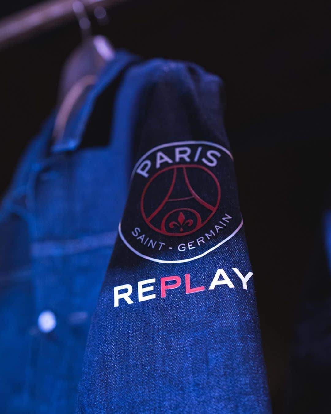 パリ・サンジェルマンFCさんのインスタグラム写真 - (パリ・サンジェルマンFCInstagram)「🎥⏪👖 #Replay4PSG . 🤩 @replay unveil the Paris Saint-Germain capsule collection in the presence of @neymarjr! 🤩 La collection Paris Saint-Germain de #Replay dévoilée en présence de #NeymarJr . #ICICESTPARIS #AllezParis #PSG #ParisSaintGermain #Paris #Football #ReplayJeans」1月18日 2時11分 - psg