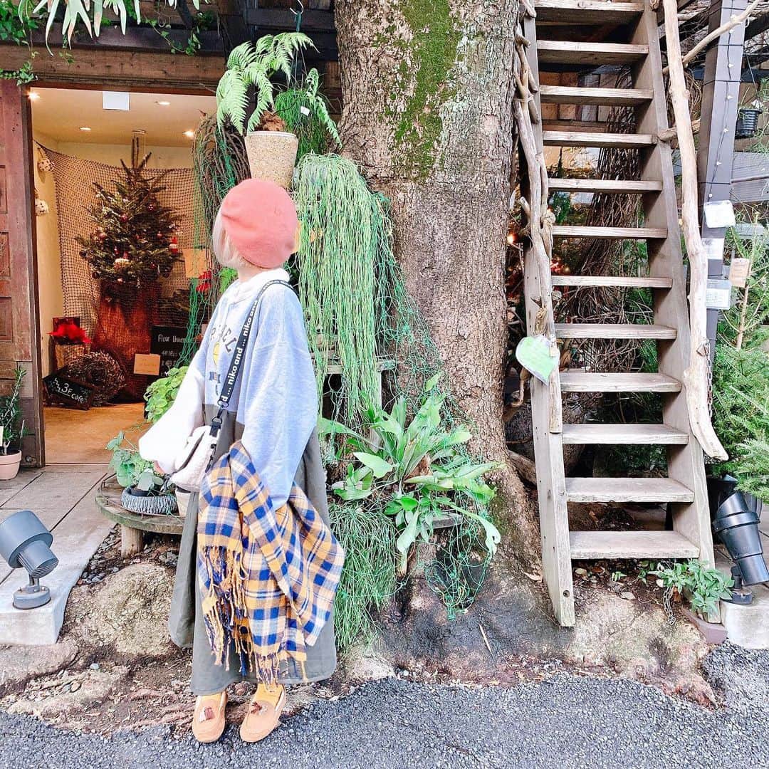 星野にぁのインスタグラム：「いつだったか、2019年のまだ暖かかった頃に秘密基地みたいなカフェに行きました🍴( ¨̮ )🌳 #cafe #カフェ #広尾 #レグランザルブル #green #東京カフェ」