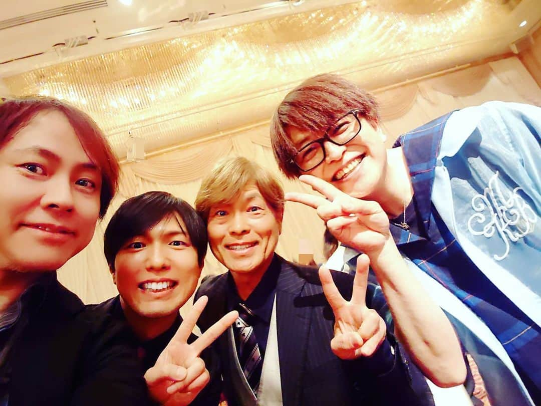 置鮎龍太郎さんのインスタグラム写真 - (置鮎龍太郎Instagram)「それでは、新年会の模様を少し。緑川さんたちの代が在籍30周年表彰。その直前にパシャリ♪この先輩が近くに居たから死ぬ気で頑張れた私です(^^ゞ  徹さんや神谷君とも♪ちょっと！みんなガンダムパイロット！一応私はガイア。  #青二プロダクション50周年 #古谷徹 #緑川光 #神谷浩史 #置鮎龍太郎  のじけん君、新加入の良太くん、山田くん、裕くん、新加入の史絵ちゃん、涼子♪、新加入サニー岩田さん、美保ちゃん、斉藤ゆかち♪  #野島健児 #竹内良太 #山田真一 #野島裕史 #水沢史絵 #白石涼子 #岩田光央 #宮川美保 #斉藤佑圭  何故か全力で私を褒めてくれたみかしー(笑)、いつも男前なもう一人のまさや松風くん、一番隊副隊長雀部さんな山口さん、涼子その2w、良太くんその2w、越前南次郎な松山さん♪  #三上枝織 #松風雅也 #山口太郎 #白石涼子 #竹内良太 #松山鷹志  司会は必ずその年の干支の方！という事で今年はばね君と、シンディ姐さん♪  #赤羽根健治 #進藤尚美」1月18日 2時19分 - chikichikiko