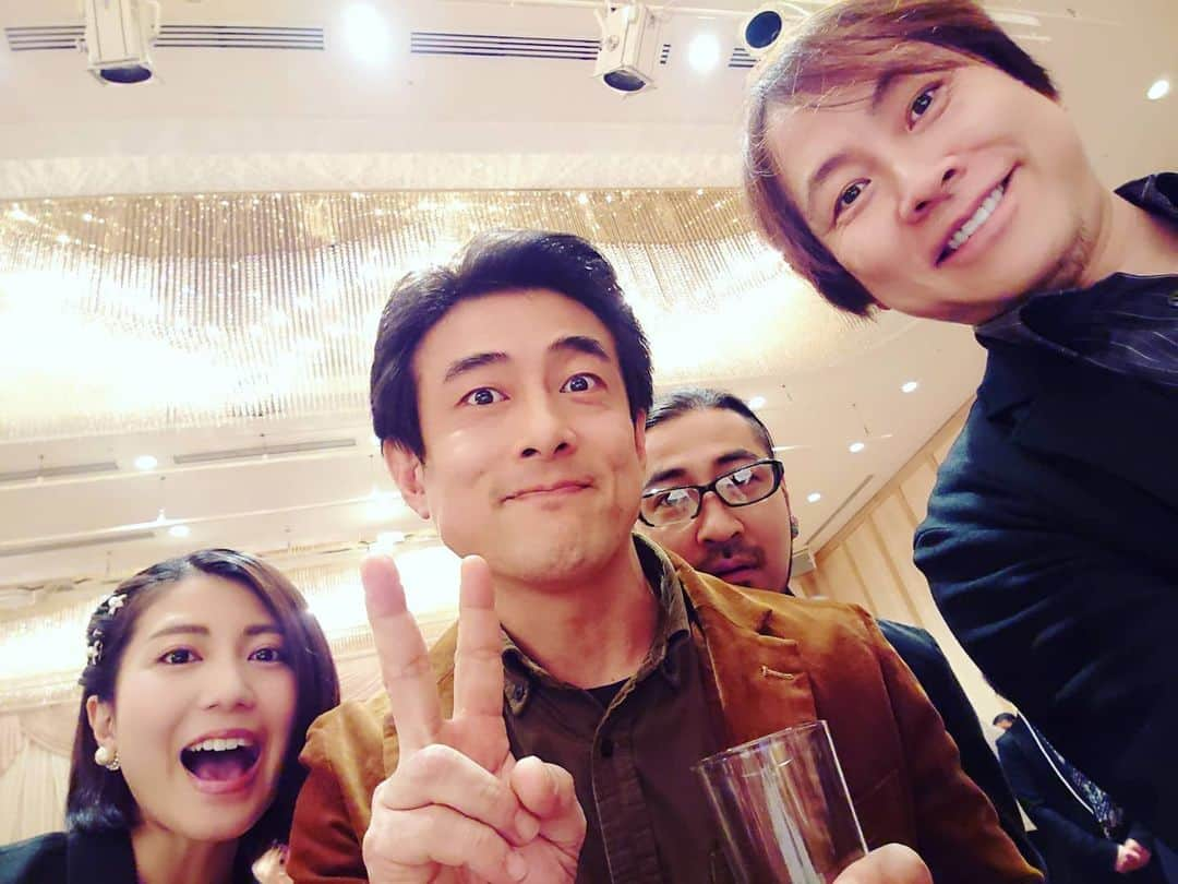 置鮎龍太郎さんのインスタグラム写真 - (置鮎龍太郎Instagram)「それでは、新年会の模様を少し。緑川さんたちの代が在籍30周年表彰。その直前にパシャリ♪この先輩が近くに居たから死ぬ気で頑張れた私です(^^ゞ  徹さんや神谷君とも♪ちょっと！みんなガンダムパイロット！一応私はガイア。  #青二プロダクション50周年 #古谷徹 #緑川光 #神谷浩史 #置鮎龍太郎  のじけん君、新加入の良太くん、山田くん、裕くん、新加入の史絵ちゃん、涼子♪、新加入サニー岩田さん、美保ちゃん、斉藤ゆかち♪  #野島健児 #竹内良太 #山田真一 #野島裕史 #水沢史絵 #白石涼子 #岩田光央 #宮川美保 #斉藤佑圭  何故か全力で私を褒めてくれたみかしー(笑)、いつも男前なもう一人のまさや松風くん、一番隊副隊長雀部さんな山口さん、涼子その2w、良太くんその2w、越前南次郎な松山さん♪  #三上枝織 #松風雅也 #山口太郎 #白石涼子 #竹内良太 #松山鷹志  司会は必ずその年の干支の方！という事で今年はばね君と、シンディ姐さん♪  #赤羽根健治 #進藤尚美」1月18日 2時19分 - chikichikiko