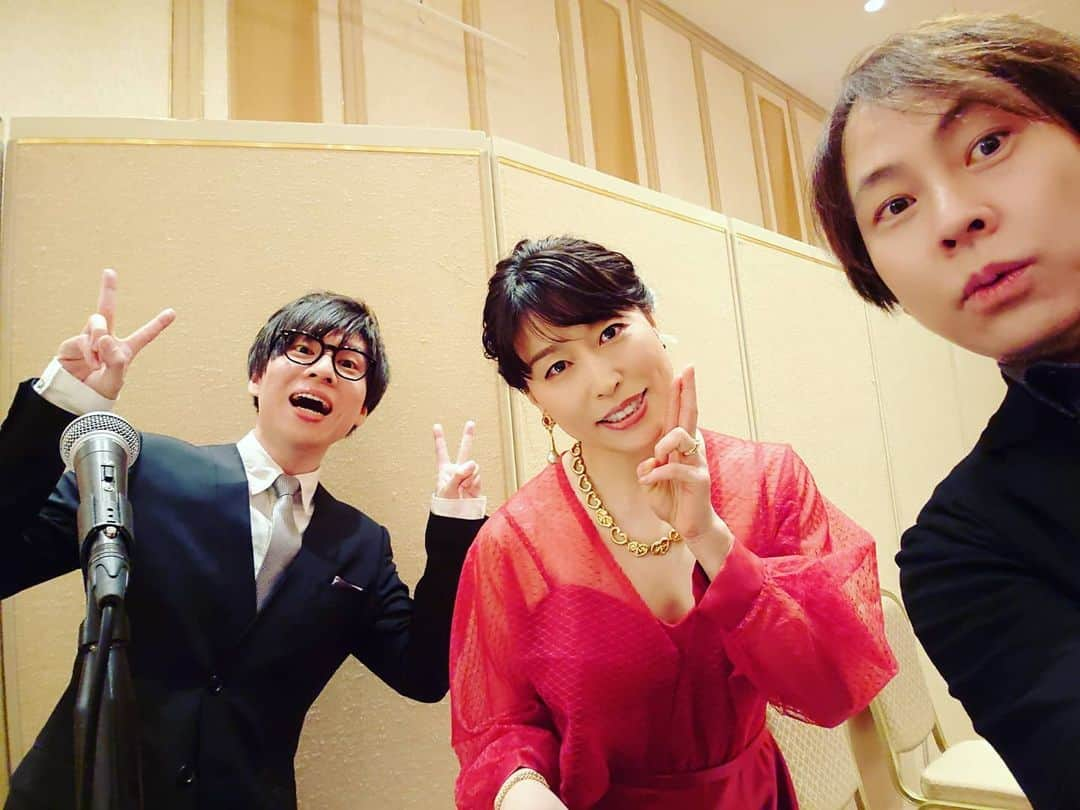 置鮎龍太郎さんのインスタグラム写真 - (置鮎龍太郎Instagram)「それでは、新年会の模様を少し。緑川さんたちの代が在籍30周年表彰。その直前にパシャリ♪この先輩が近くに居たから死ぬ気で頑張れた私です(^^ゞ  徹さんや神谷君とも♪ちょっと！みんなガンダムパイロット！一応私はガイア。  #青二プロダクション50周年 #古谷徹 #緑川光 #神谷浩史 #置鮎龍太郎  のじけん君、新加入の良太くん、山田くん、裕くん、新加入の史絵ちゃん、涼子♪、新加入サニー岩田さん、美保ちゃん、斉藤ゆかち♪  #野島健児 #竹内良太 #山田真一 #野島裕史 #水沢史絵 #白石涼子 #岩田光央 #宮川美保 #斉藤佑圭  何故か全力で私を褒めてくれたみかしー(笑)、いつも男前なもう一人のまさや松風くん、一番隊副隊長雀部さんな山口さん、涼子その2w、良太くんその2w、越前南次郎な松山さん♪  #三上枝織 #松風雅也 #山口太郎 #白石涼子 #竹内良太 #松山鷹志  司会は必ずその年の干支の方！という事で今年はばね君と、シンディ姐さん♪  #赤羽根健治 #進藤尚美」1月18日 2時19分 - chikichikiko