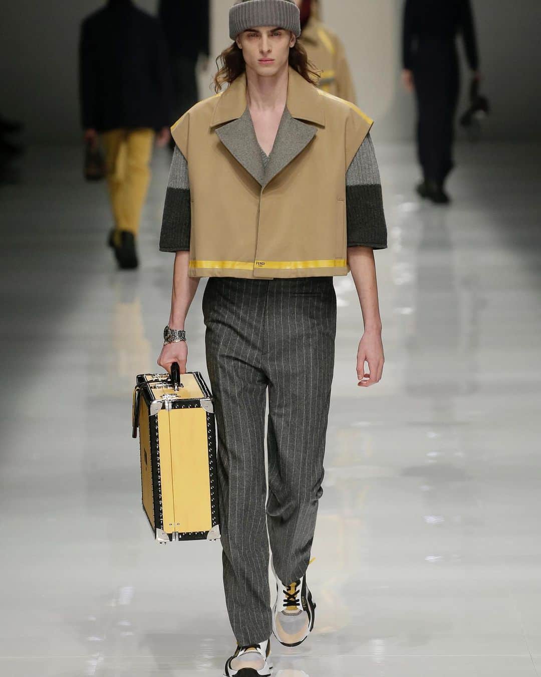 LVMHさんのインスタグラム写真 - (LVMHInstagram)「The Fashion Week started in Milan and Paris, highlighting once again the exceptional savoir-faire and creativity of our Maisons. _ @fendi unveiled its Men’s Fall/Winter 2020-2021 Collection designed by Creative Director @silviaventurinifendi. The collection re-imagines a new normal, where ‘traditional’ garments are not always what they seem.  In collaboration with Anrealage, the Collection also showed some retro-futurist undertones distilling the essence of FENDI craftsmanship into a surprising wardrobe for the modern gentleman. It displayed utilitarian silhouettes crafted from photochromic outerwear and accessories whose aspect changes when exposed. An astonishing collection that renewed what modernity is.  #LVMH #Fendi #FendiFW20 #silviaventurinifendi #Anrealage」1月18日 2時29分 - lvmh