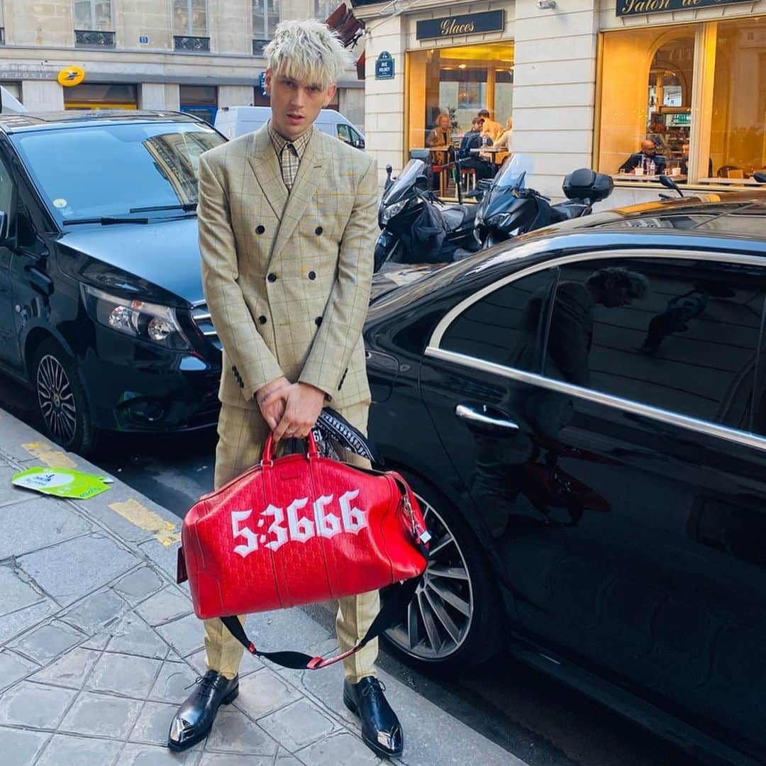 Young Gunnerさんのインスタグラム写真 - (Young GunnerInstagram)「brunch was dope. 🔥🥶 @berluti」1月18日 2時27分 - machinegunkelly