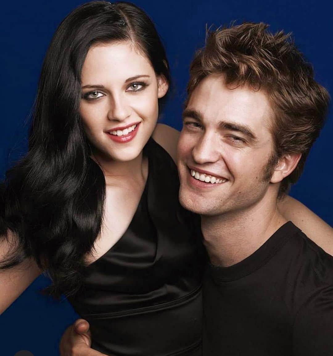 ロバート・パティンソンのインスタグラム：「#robertpattinson #kristenstewart ❤️」