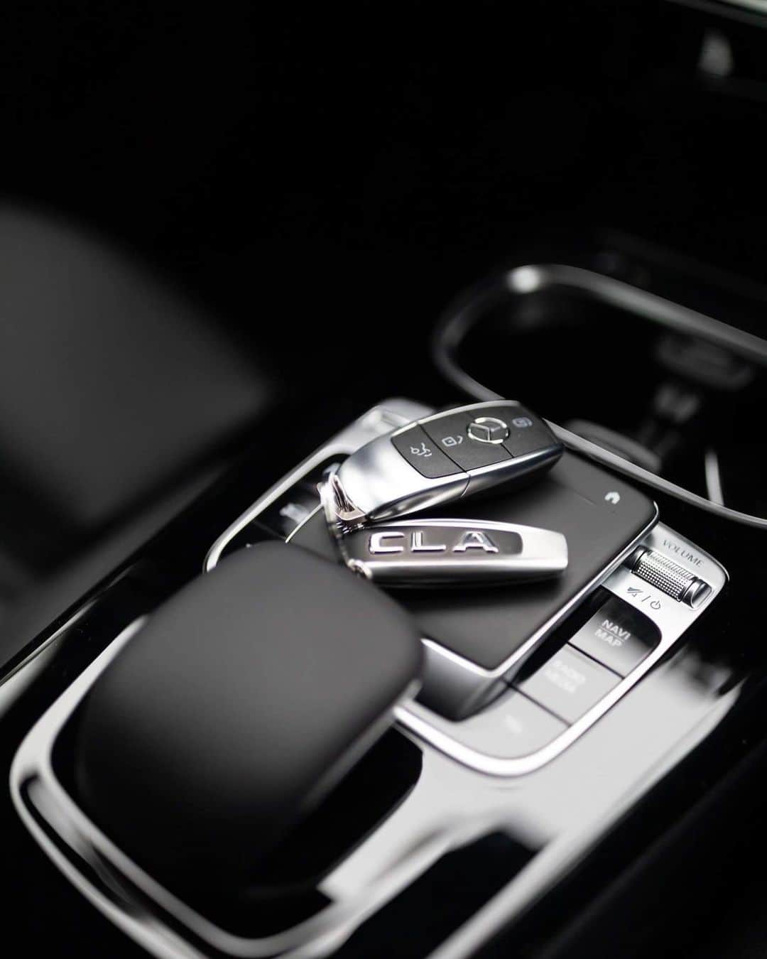 メルセデス・ベンツさんのインスタグラム写真 - (メルセデス・ベンツInstagram)「Who's ready for a trip through the mountains? Enjoy driving pleasure with the Mercedes- Benz CLA! #MercedesBenz #CLA #instacars 📸 @german_forum_cars @atti_ak for #MBsocialcar」1月18日 2時52分 - mercedesbenz