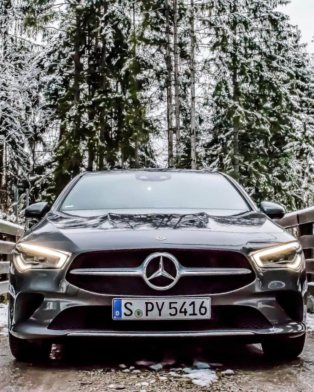 メルセデス・ベンツさんのインスタグラム写真 - (メルセデス・ベンツInstagram)「Who's ready for a trip through the mountains? Enjoy driving pleasure with the Mercedes- Benz CLA! #MercedesBenz #CLA #instacars 📸 @german_forum_cars @atti_ak for #MBsocialcar」1月18日 2時52分 - mercedesbenz