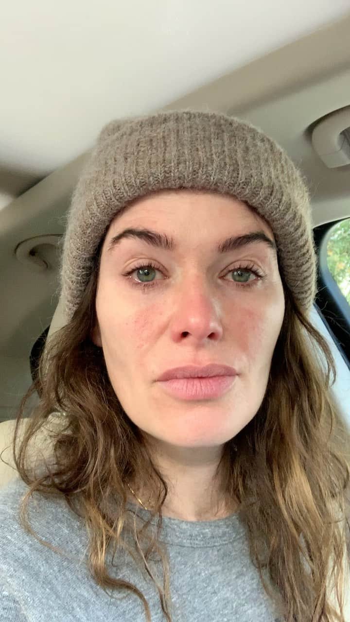 レナ・ヘディのインスタグラム：「My friend Salam Aldeen made a post today which breaks my heart over and over. It’s pretty brutal WARNING @salamaldeen @teamhumanity  #WAKEUP #TAKEACTION #THISCOULDHAPPENTOANYOFUS  LOVE CAN MOVE MOUNTAINS. HATE AND FEAR ARE THE INGREDIENTS THAT WILL ONLY REPEAT HISTORY.」