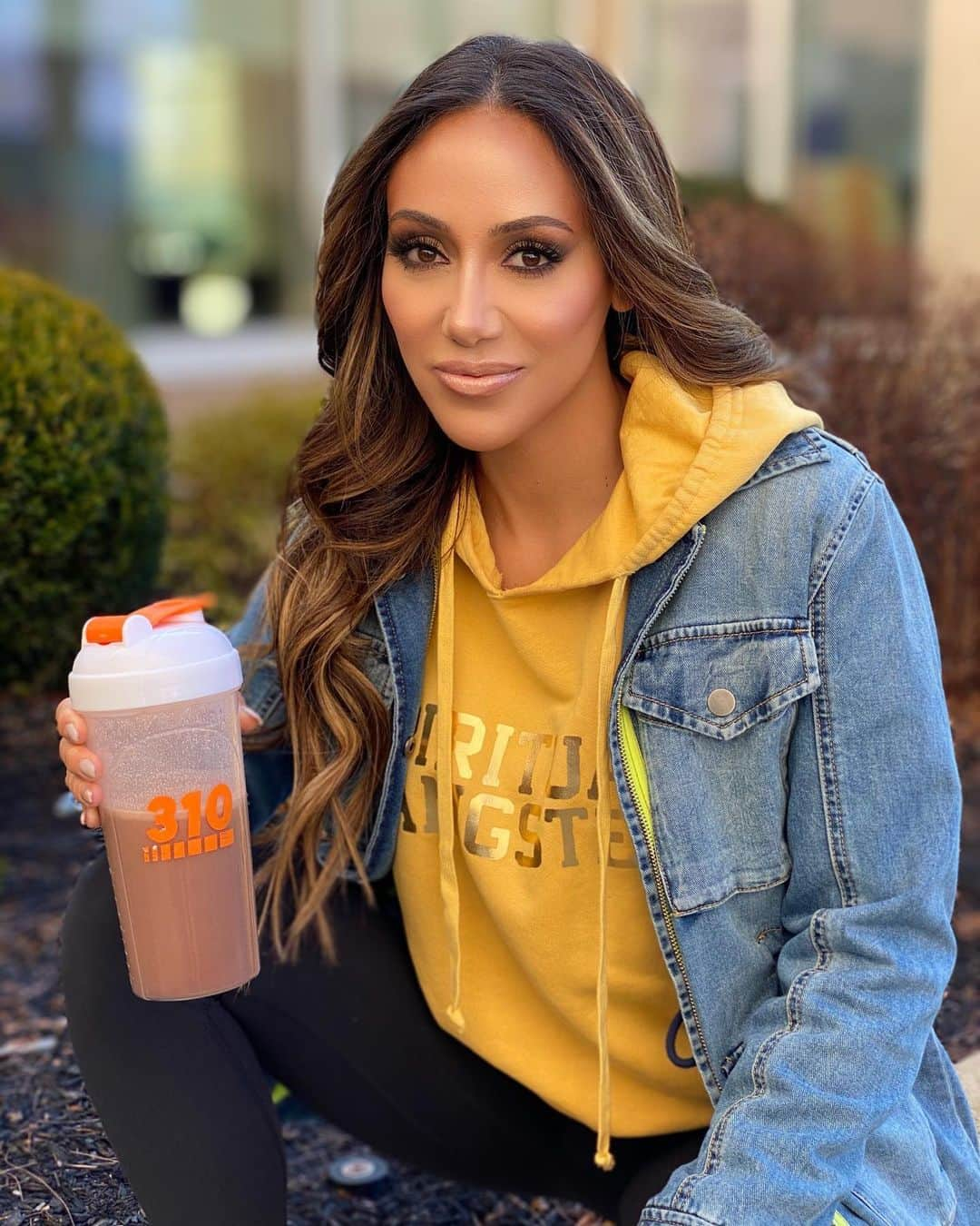 メリッサ・ゴーガさんのインスタグラム写真 - (メリッサ・ゴーガInstagram)「Let’s get after your 2020 resolutions with @310nutrition ! #310shake has so much to offer from the benefits of their plant-based meal replacement shakes to their greens blend, lemonades and more! 0 sugars, dairy, gluten, nut and soy free! They’ve got what you need to work towards your weight loss goals this year! Let’s get healthy together! Check out their deals and use “MGFIT” for a discount at checkout! #happynewyear #310ad #cleaneating #fitness」1月18日 3時13分 - melissagorga