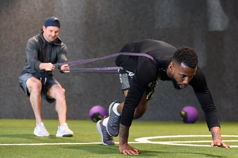 ケリーン・アコスタさんのインスタグラム写真 - (ケリーン・アコスタInstagram)「Season around the corner 😤  #MLS #offseason #workout  @badji14 @drylandsports_denver @sweatco.clint 📸 @gwephoto」1月18日 3時11分 - kellynacosta