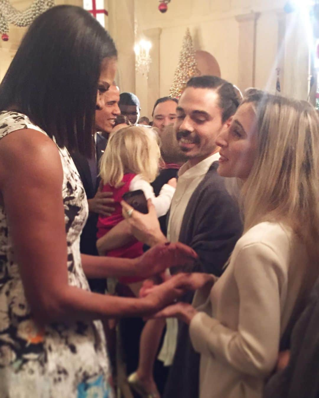 マラ・ロザックさんのインスタグラム写真 - (マラ・ロザックInstagram)「Happy Birthday to this Queen @michelleobama 👑Heres a photo of when I could not keep my cool meeting her at a White House holiday party. This is a look of love & admiration😍」1月18日 3時21分 - mararoszak