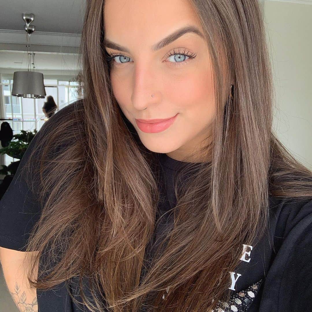 Bruna Unzuetaのインスタグラム：「Quem vê assim, nem imagina que é Taurina com a lua em Áries e com ascendente em capricórnio 😇✨😅」