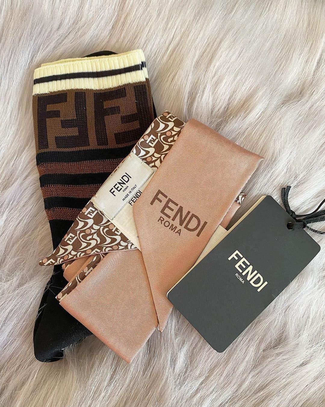のインスタグラム：「新入りちゃん❤︎ #fendi」