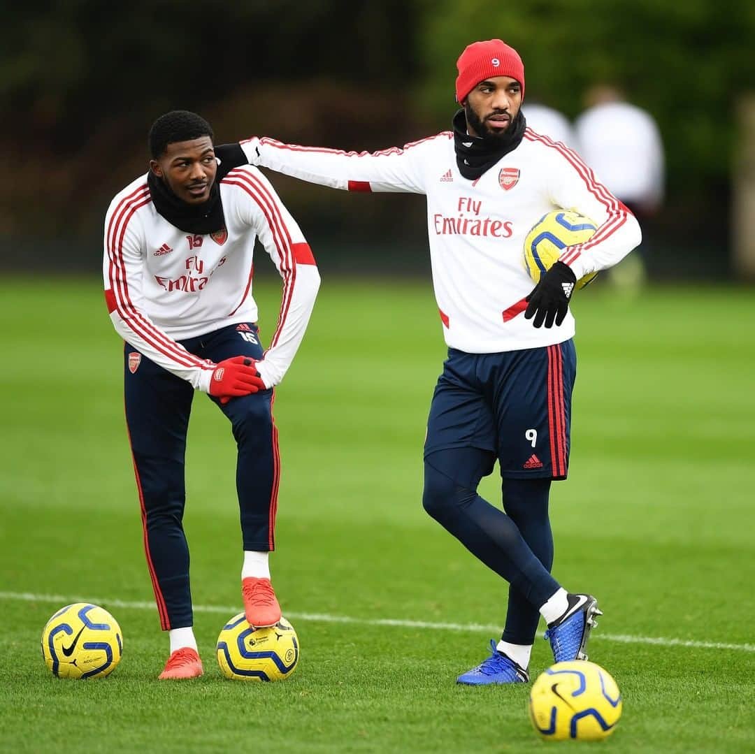 アーセナルFCさんのインスタグラム写真 - (アーセナルFCInstagram)「👀 all eyes on the #PremierLeague⁠ ⁠ #Arsenal #AMN #Lacazette #Laca #ARSSHU #COYG #AFC #EPL」1月18日 3時40分 - arsenal