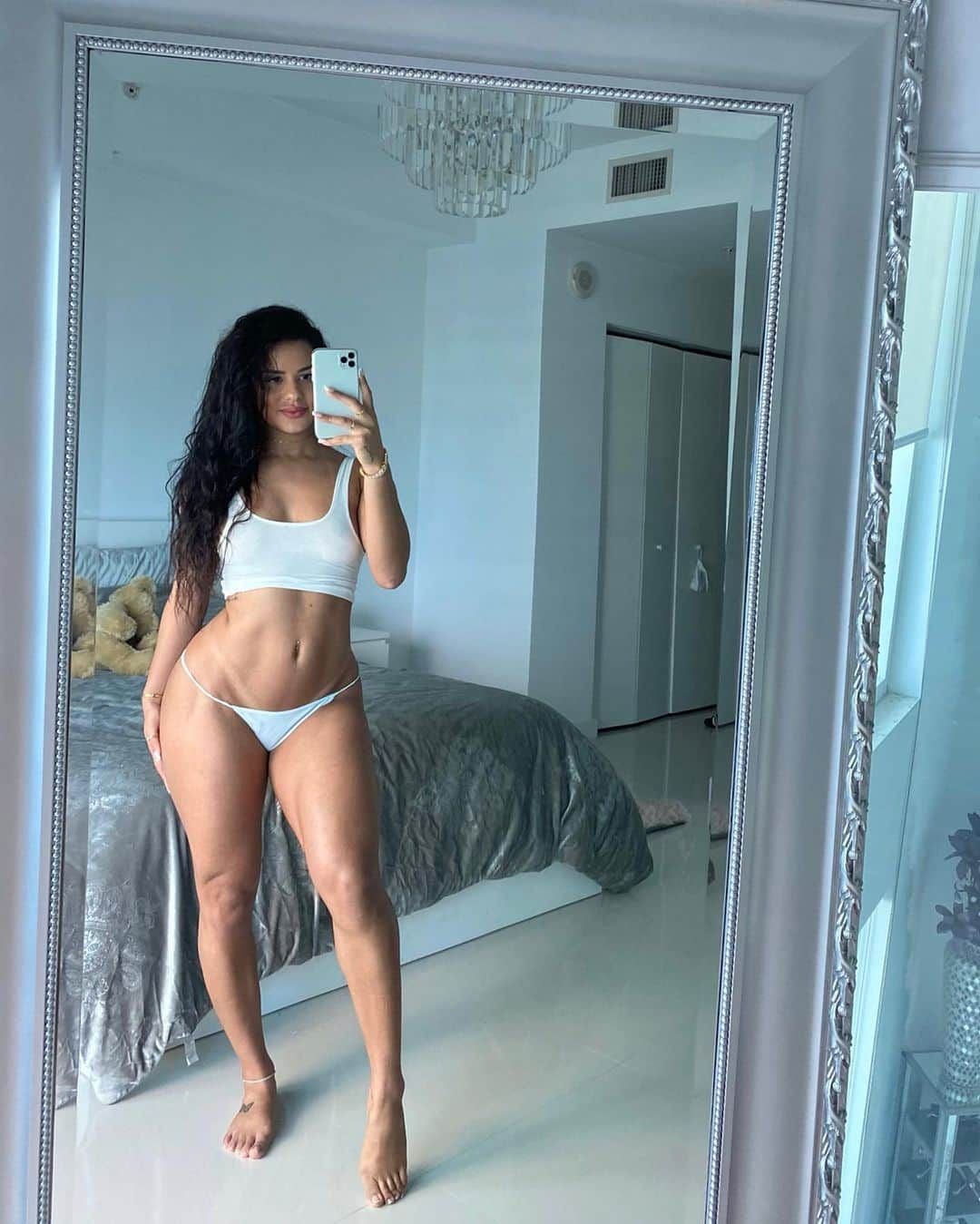 Katya Elise Henryさんのインスタグラム写真 - (Katya Elise HenryInstagram)「ab check ✅ booty gains check ✅ feeling good from the inside out. preparing for a long weekend + week of w o r k! ✈️ lots of shooting for something very exciting!! 🙊 ps- girrrrrls, my brand new 8 week THICC challenge starts so soon omg. so many of you have already signed up 🙏🏽 it’s mind blowing! It’s not too late, come join me and the girls as we work towards our best mindset & bodssss YET! 2020 I told you we’re playing no games! link in bio 💫💪🏽」1月18日 4時23分 - katyaelisehenry