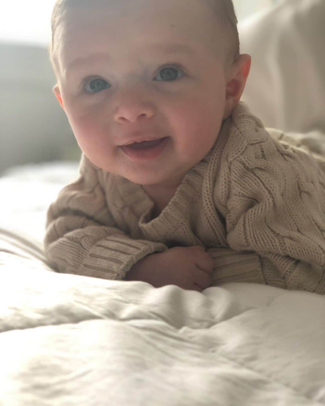 カミーユ・グアティのインスタグラム：「Before and After . . #nofilter #14weeks」