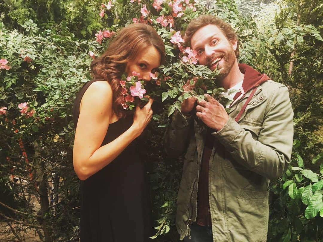 エミリー・スワローさんのインスタグラム写真 - (エミリー・スワローInstagram)「#FBF to a simpler time when Chuck was just a sweet guy who wanted to smell the roses (or whatever those flowers are). Now he just wants to rip those flowers to itty bitty pieces...and rip into Sam’s pecs...and rip our hope apart. I don’t wanna say I told you so, but I TOLD YOU SO.  #RUDE  #spnfamily #supernatural #season15 #season15supernatural #thisistheend #hope」1月18日 4時17分 - bigeswallz