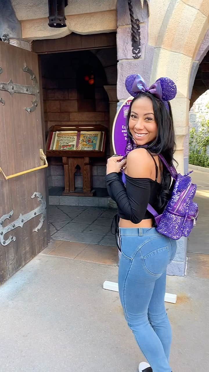 Eri Antonのインスタグラム：「Come with me to my magical place....🏰👸🏻⁣ @BangEnergy Purple Haze ⁣⁣ ✨💜✨💜✨💜✨💜✨💜⁣⁣ ⁣⁣ Follow the inventor of Bang: @BangEnergy.CEO 💕 ⁣⁣ ⁣⁣ Use my code “Eri25” for discounts on all bang products and apparel. ⁣⁣ #EnergyDrink #BangEnergy ⁣⁣ ⁣⁣ #ad #sponsored」