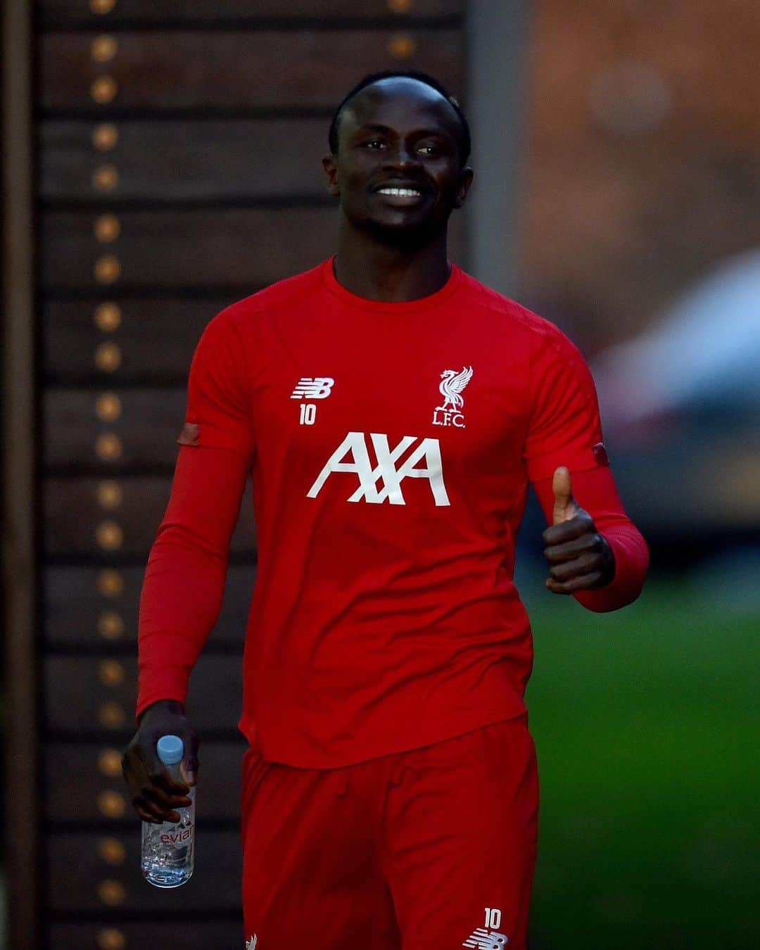 リヴァプールFCさんのインスタグラム写真 - (リヴァプールFCInstagram)「Nothing but good vibes and hard work in training ✌️🔴🙌 #LFC #LiverpoolFC」1月18日 4時42分 - liverpoolfc