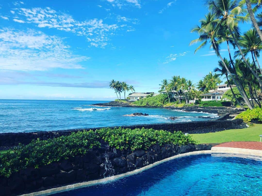 浜田雅功の旅日記さんのインスタグラム写真 - (浜田雅功の旅日記Instagram)「早朝のハワイ🌴晴れっ☀️ #浜ちゃん後輩と行くハワイ島で休日  #浜田雅功 #ライセンス井本 #どりあんず #サカイストマサヨシ #プラスマイナス岩橋  #チーモンチョーチュウ菊地  #天竺鼠瀬下 #ハワイ島 #大阪チャンネル #hawaii  #hawaiiisland  撮影者　どりあんず堤」1月18日 4時52分 - hamachankyuzitsu