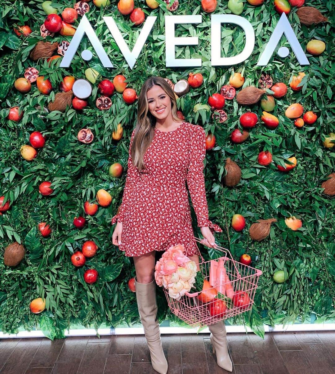 ジョジョ・フレッチャーのインスタグラム：「It’s always fun when we go to NYC ☺️ Had such a blast at the launch of @Aveda #Nutriplenish Collection! #ad Loved meeting everyone who came out! 💕」