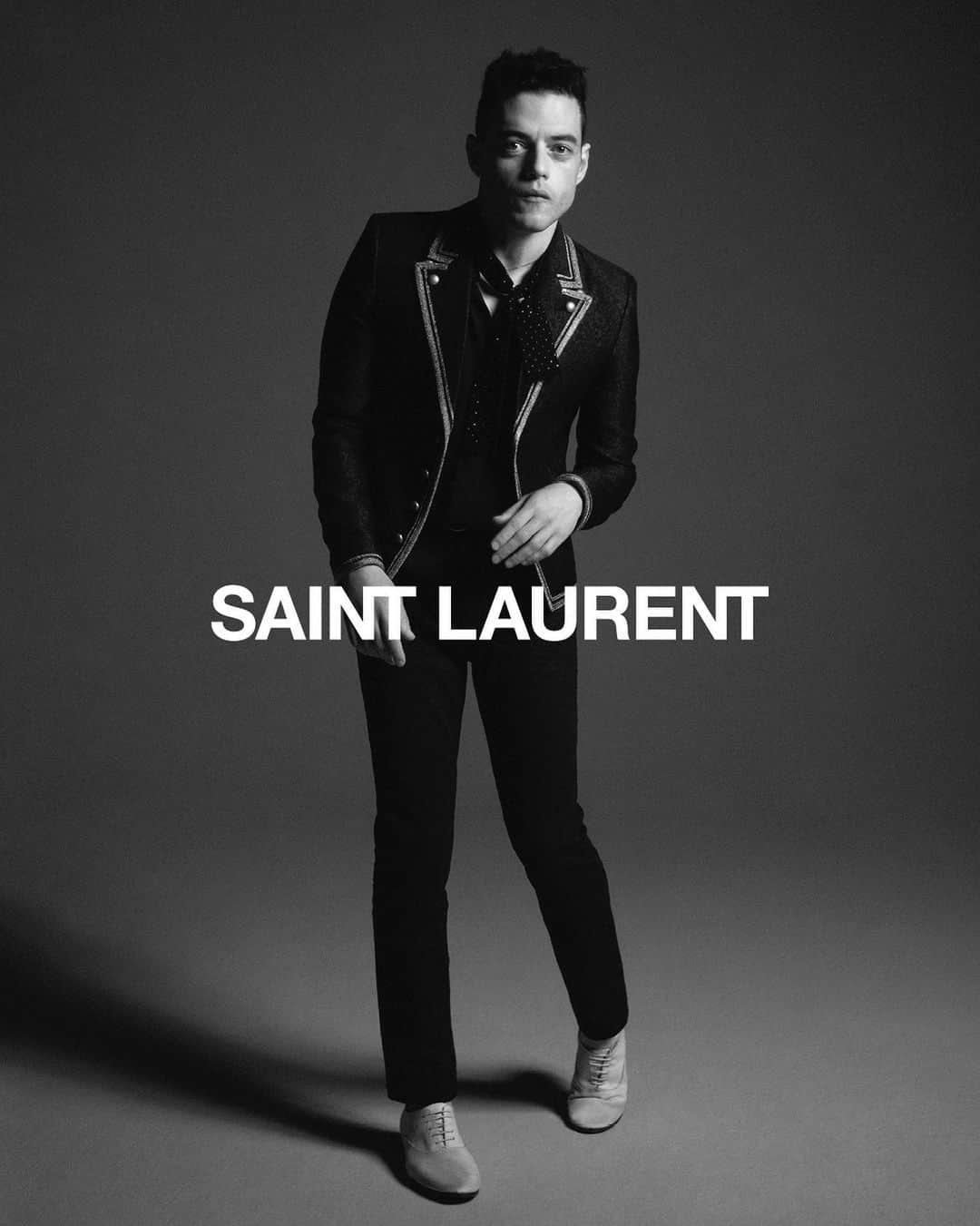 サンローランさんのインスタグラム写真 - (サンローランInstagram)「RAMI MALEK - SPRING SUMMER 20 #YSL30 by ANTHONY VACCARELLO PHOTOGRAPHED by @davidsimsofficial ⠀⠀⠀⠀⠀⠀⠀⠀⠀ #YSL #SaintLaurent #YvesSaintLaurent @anthonyvaccarello」1月18日 5時03分 - ysl