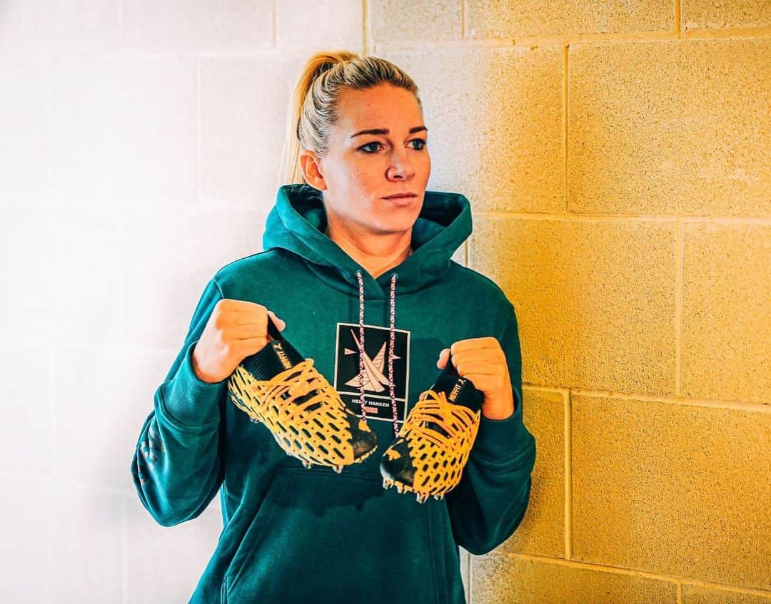 ジェンマ・ボナーのインスタグラム：「⚠️ SPARK ALERT ⚠️ ⠀⠀⠀⠀⠀⠀⠀⠀⠀ @pumafootball #PUMAFuture」