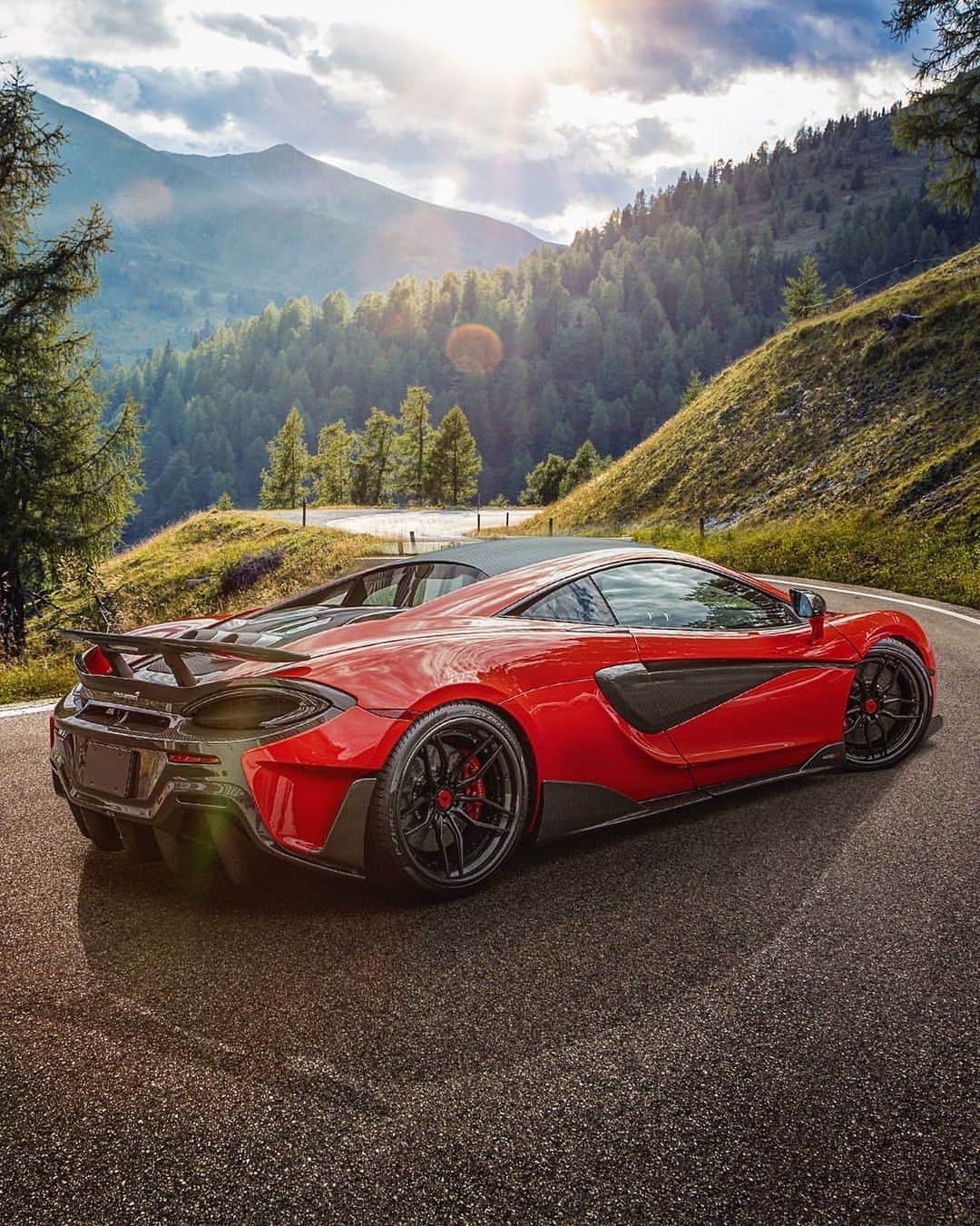 CARLiFESTYLEさんのインスタグラム写真 - (CARLiFESTYLEInstagram)「Where is your favorite place to drive? Owner @flu.up #carlifestyle #600LT」1月18日 5時31分 - carlifestyle