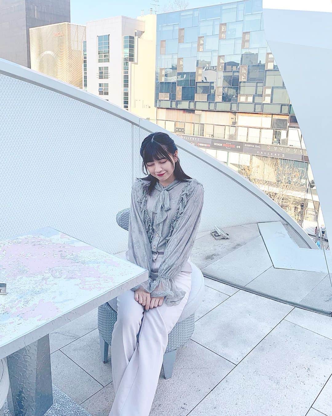 廣川奈々聖さんのインスタグラム写真 - (廣川奈々聖Instagram)「韓国の ｢DiorCafe｣ ！❤︎💍﻿ ﻿ せっかくの機会だから贅沢しちゃった！﻿ ﻿ 外観も内装もとにかく綺麗で幸せな気持ちになれたし、味も美味しすぎたな〜🕊﻿、、 ﻿ ﻿ ﻿ 私服は Diorカフェの雰囲気に合わせてみました！﻿ 珍しくパンツスタイル〜☺︎﻿ ﻿ ﻿ ・﻿ ・﻿ ・﻿ ﻿ ﻿ #ななせのCafe巡り#diorcafe#diorcafeseoul#韓国旅行#私服#白パンツ#diorカフェ#韓国cafe」1月18日 16時37分 - nanaseven7_u_u