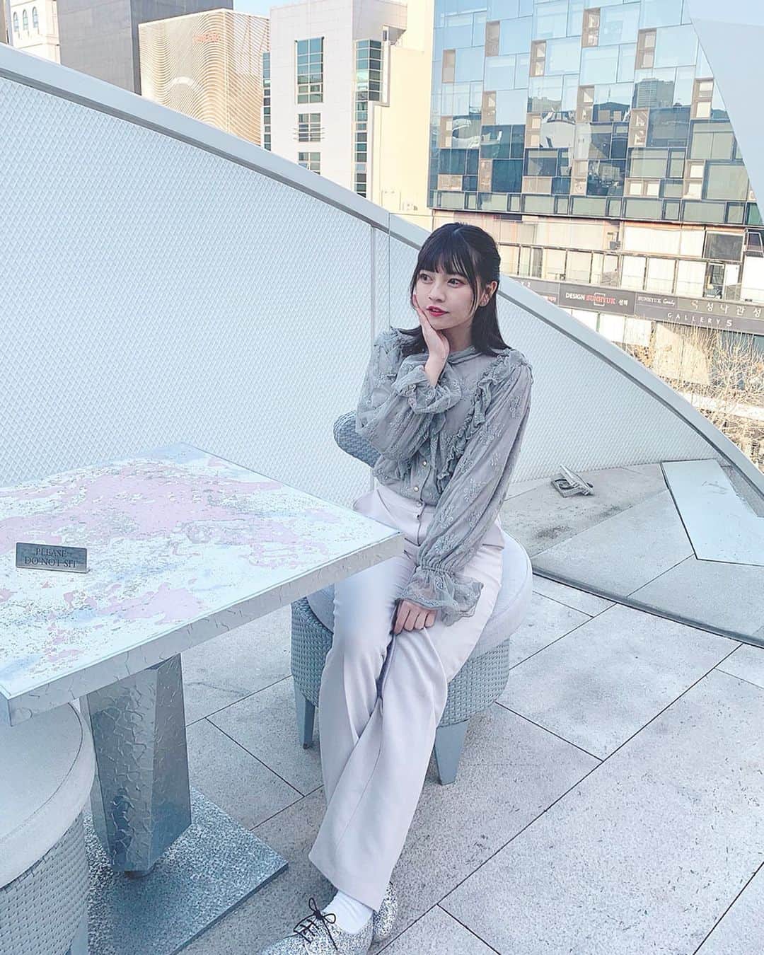 廣川奈々聖さんのインスタグラム写真 - (廣川奈々聖Instagram)「韓国の ｢DiorCafe｣ ！❤︎💍﻿ ﻿ せっかくの機会だから贅沢しちゃった！﻿ ﻿ 外観も内装もとにかく綺麗で幸せな気持ちになれたし、味も美味しすぎたな〜🕊﻿、、 ﻿ ﻿ ﻿ 私服は Diorカフェの雰囲気に合わせてみました！﻿ 珍しくパンツスタイル〜☺︎﻿ ﻿ ﻿ ・﻿ ・﻿ ・﻿ ﻿ ﻿ #ななせのCafe巡り#diorcafe#diorcafeseoul#韓国旅行#私服#白パンツ#diorカフェ#韓国cafe」1月18日 16時37分 - nanaseven7_u_u
