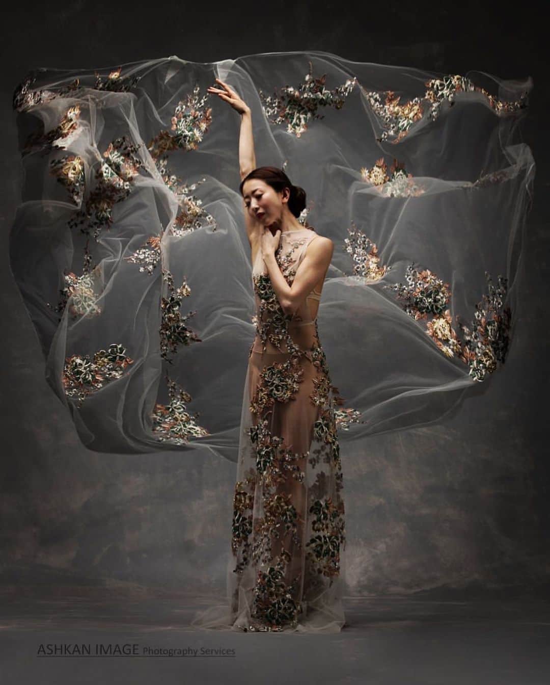 加治屋百合子さんのインスタグラム写真 - (加治屋百合子Instagram)「Something different with @ashkanimage❤️ Dress by @mysteriousbynpn  @ashkanimage との撮影より⭐️ #ballerina #ballet #art #fashion #photography #beauty #dress」1月18日 16時33分 - yuriko_kajiya