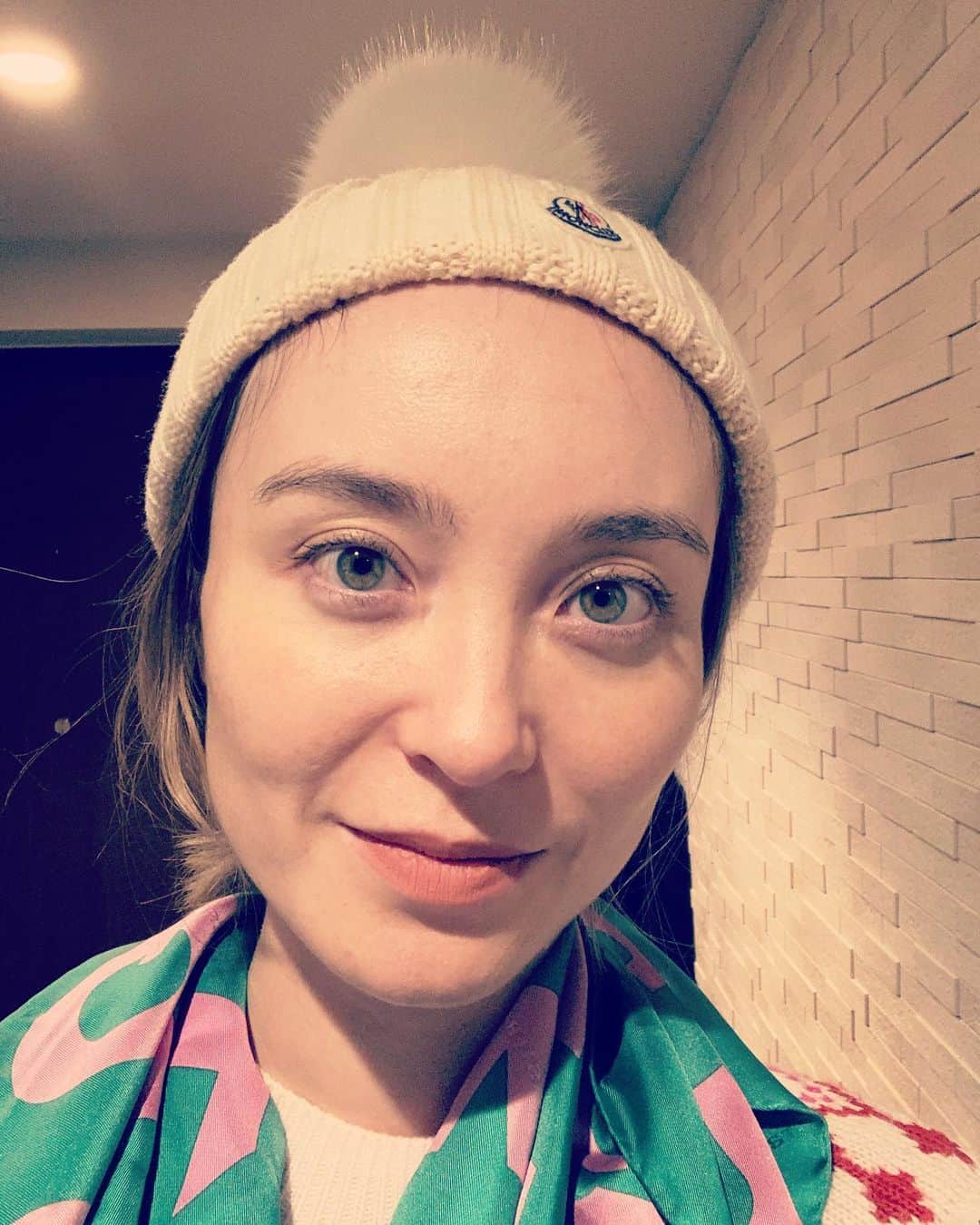 エミ・マイヤーのインスタグラム：「❄️ ❄️ busy day ahead 🎂 and it’s snowing in Tokyo. Have a great weekend! 東京は雪ですね〜良い週末を！」