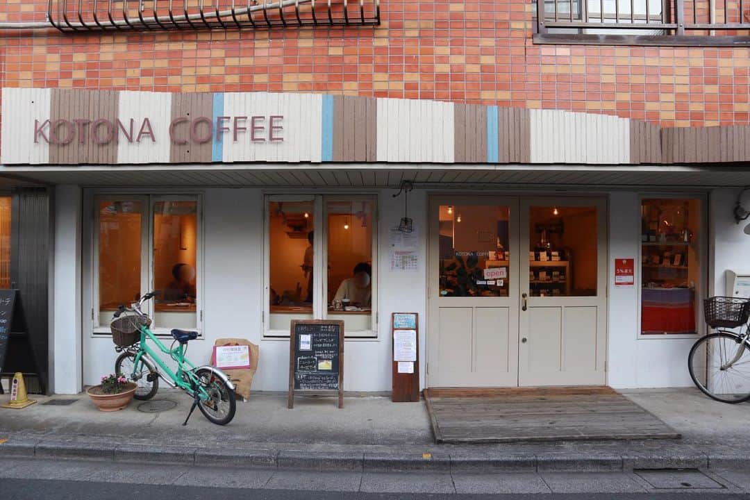 石井輝明さんのインスタグラム写真 - (石井輝明Instagram)「鷺ノ宮。 グアムツアー2日目です。 のんびり。 のほほん。  #kotonacoffee #cafe #coffee #カフェ #東京カフェ #鷺ノ宮カフェ #カフェ芸人 #夜中パトカーの音めっちゃ鳴ってた #のんびりのほほんではなかった #ウーウーいうてた #たぶっちゃんはスースーいうてた #今日の夜中はウーウーいいませんように #スースーはいいますように」1月18日 15時56分 - comandanteishii