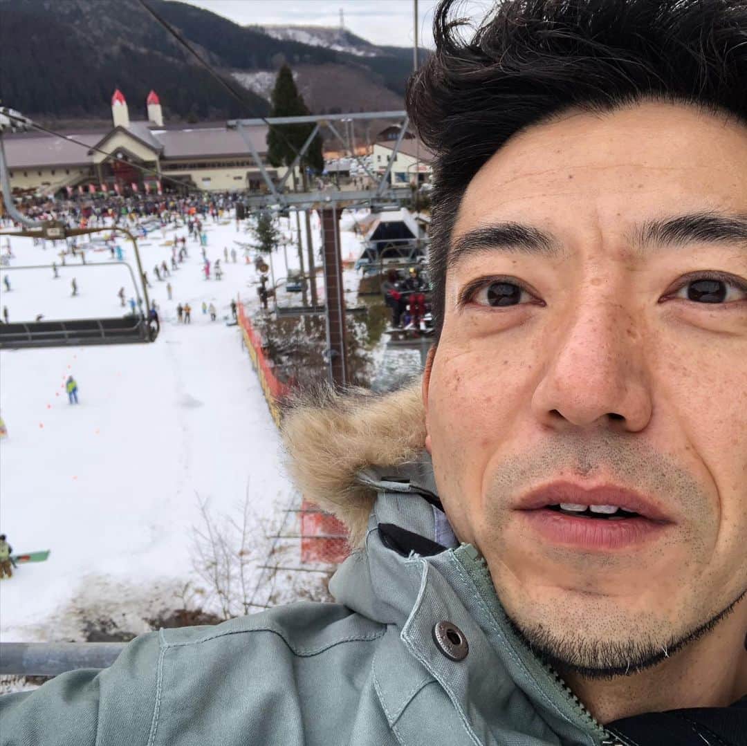 森慎太郎さんのインスタグラム写真 - (森慎太郎Instagram)「めいほうスキー場に今年も呼んでいただきました！ありがとうございました❗️ 小4の時以来にスキーやったら、感覚思い出したところでタイムオーバーでした。 めいほうスキー場、楽しかった！！ #二枚目の写真は #一年前の相方とちゅうえいさん #変わんないな #めいほうスキー場」1月18日 16時13分 - doburockmorishintaro