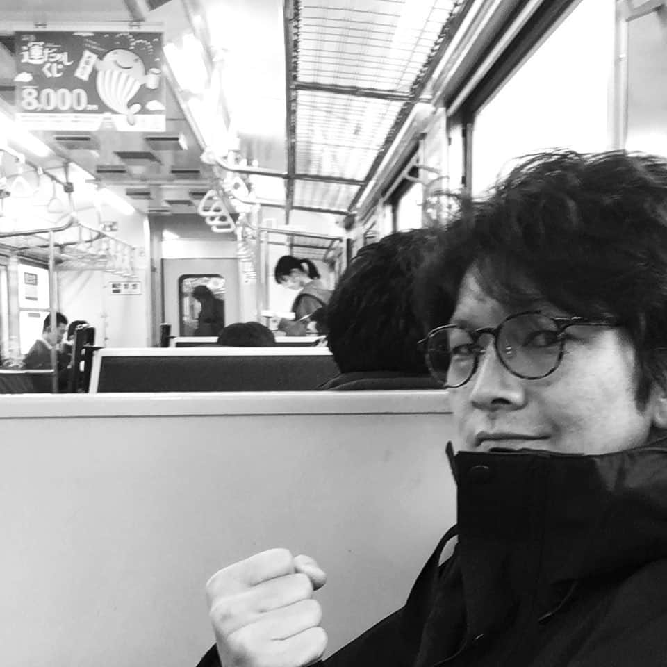 丸山智己さんのインスタグラム写真 - (丸山智己Instagram)「‪おはようございます。‬ ‪地元のローカル電車には参考書を読む学生さんばかり。‬ ‪そうか、今日はセンター試験か。‬ ‪懐かしくて胸がキューってなりました。‬ ‪学生の皆さん、どうか頑張って！‬ ‪あともう少しだよ！‬ ‪#センター試験‬」1月18日 7時27分 - tomomi.maruyama0327